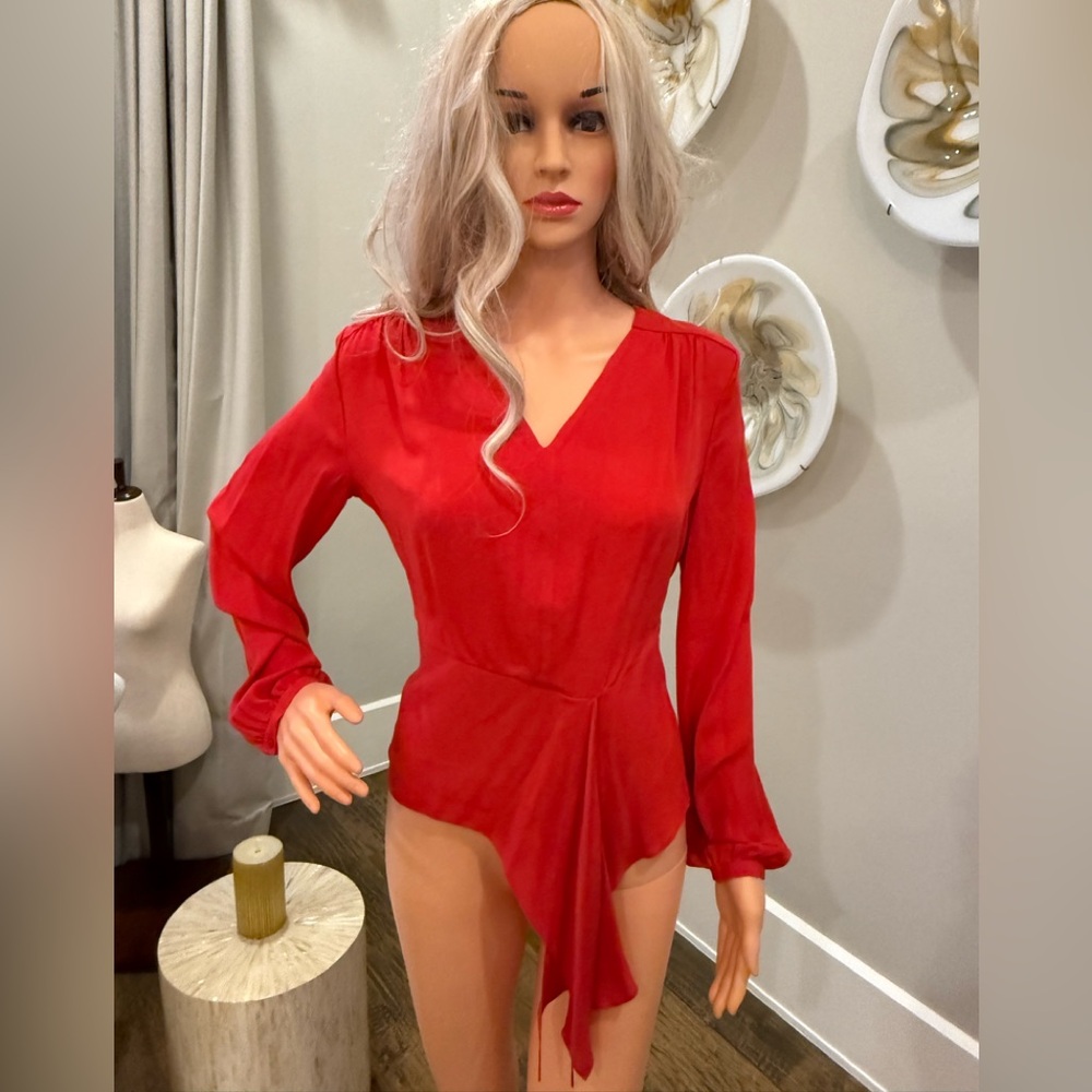 BRAND NEW NVR WORN DESIGNER BLOUSE BY ELIE TAHARI IN A BEAUTIFUL RED!